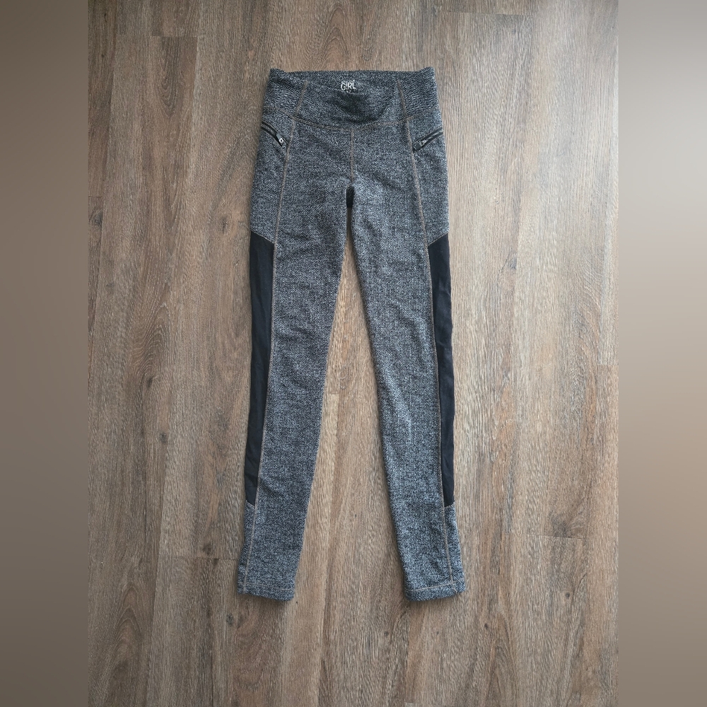 VGUC Girls Athleta Girl Gray and Black Athletic Leggings Size XL